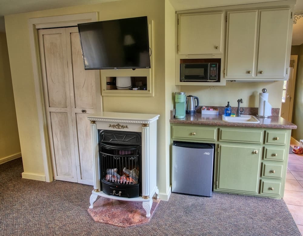 Country Willows Inn and Estate