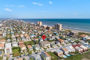 Two Bedroom Condo - Short Walk to the Beach