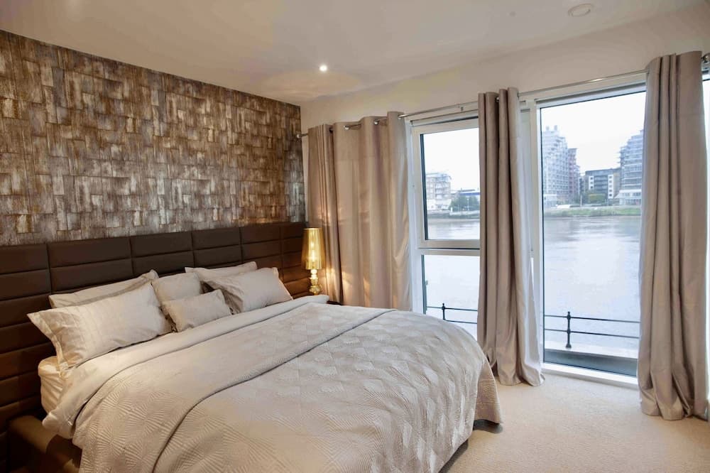 Thames Riverside Apartment in London