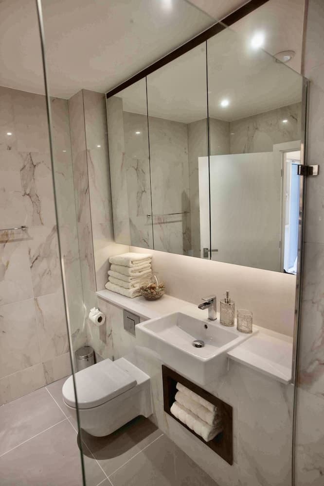 Thames Riverside Apartment in London