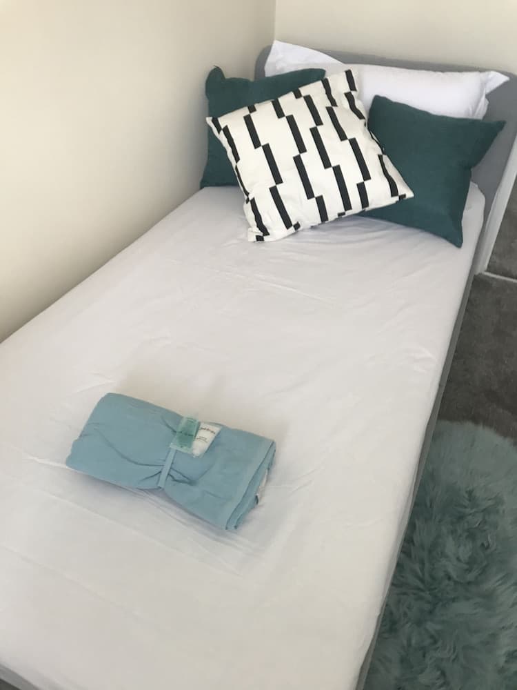 Stunning 5-bed House in Erith, Greater London