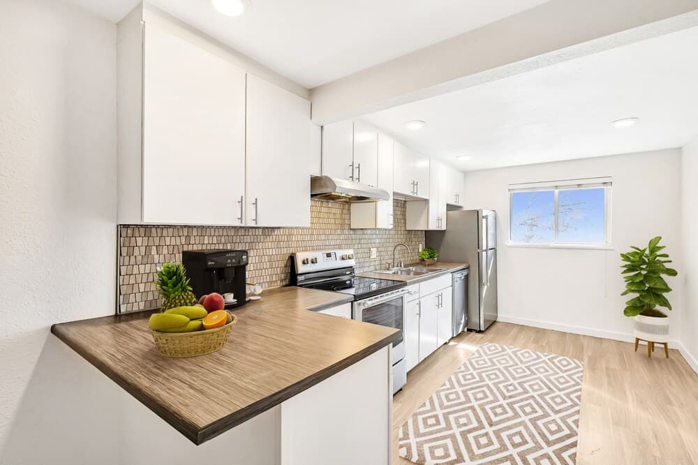 Large Apartments in LAKEWOOD - SK