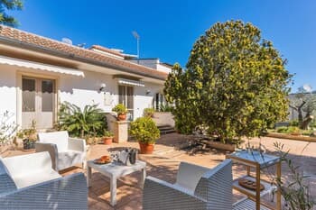 2865 Garden View Near the sea by Barbarhouse