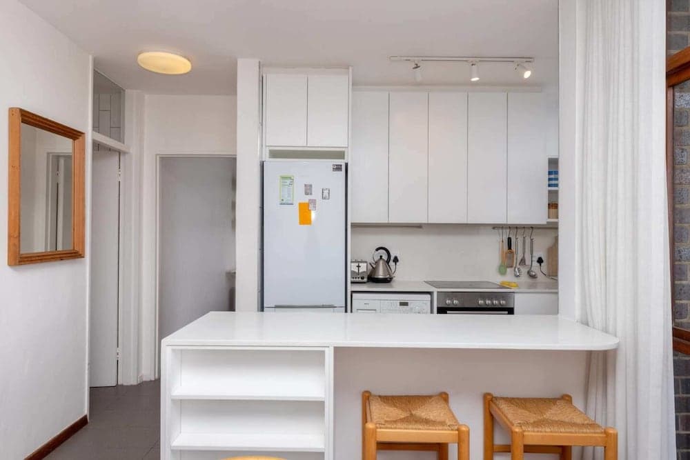 Lovely 1 Bed Apartment With Pool in Cape Town