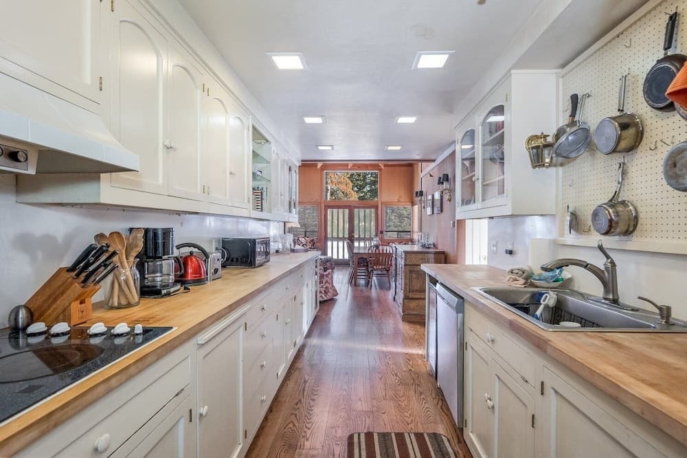 Walk to the Lake Amazing 5 Bedrm - VH#343 by Bear Valley Vacation Rentals