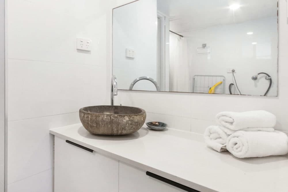 Bright 2 Bedroom Apartment in Burleigh Beach