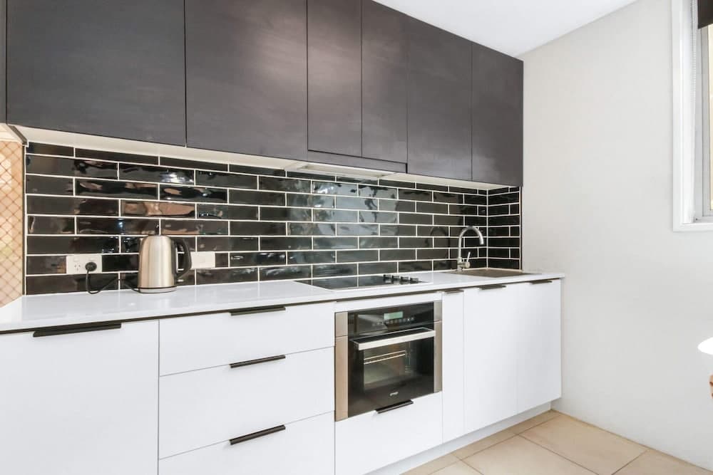 Bright 2 Bedroom Apartment in Burleigh Beach