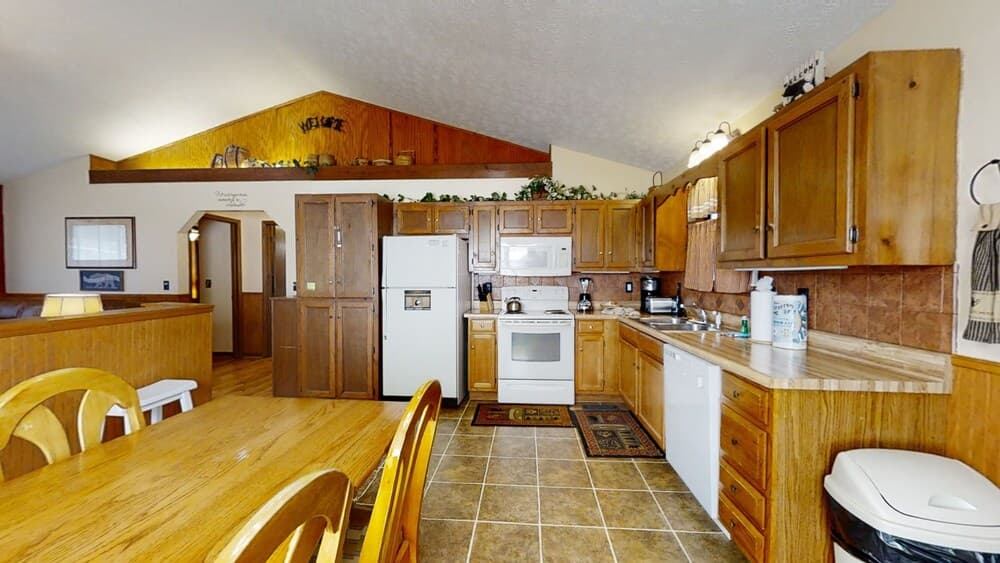 Mountaintop Hideaway 2 Bedroom Cabin by Redawning