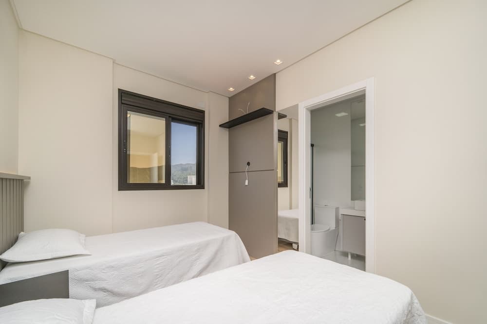 884B -Aluguel alto padrão em Bombinhas