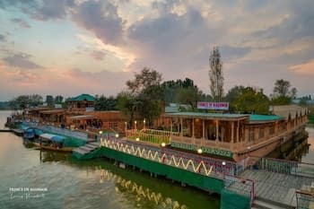 Prince of Kashmir Luxury Houseboat