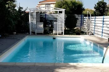 2bed Villa - Private Pool - Steps From the Beach!