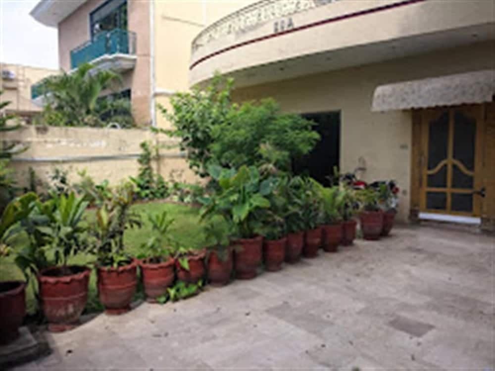 Executive Royal Garden