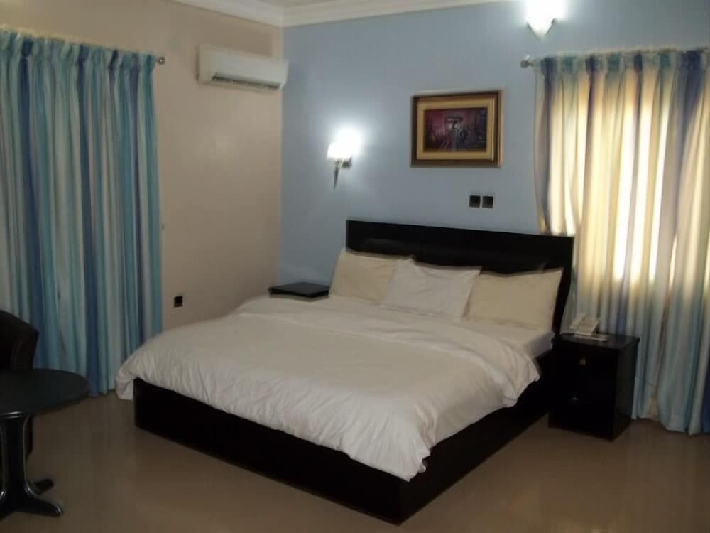 Signature Grand Hotel