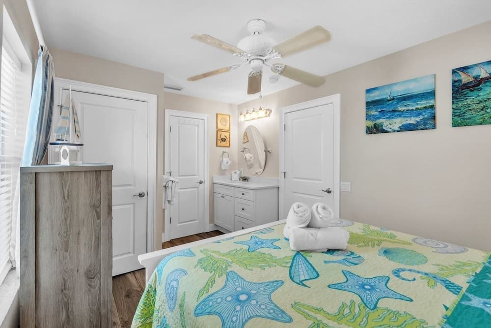 Shady Mango 2 Bedroom Home by RedAwning