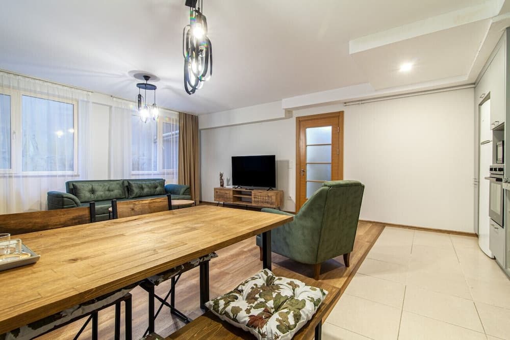 Pleasant Flat Close to Various Malls in Seyrantepe