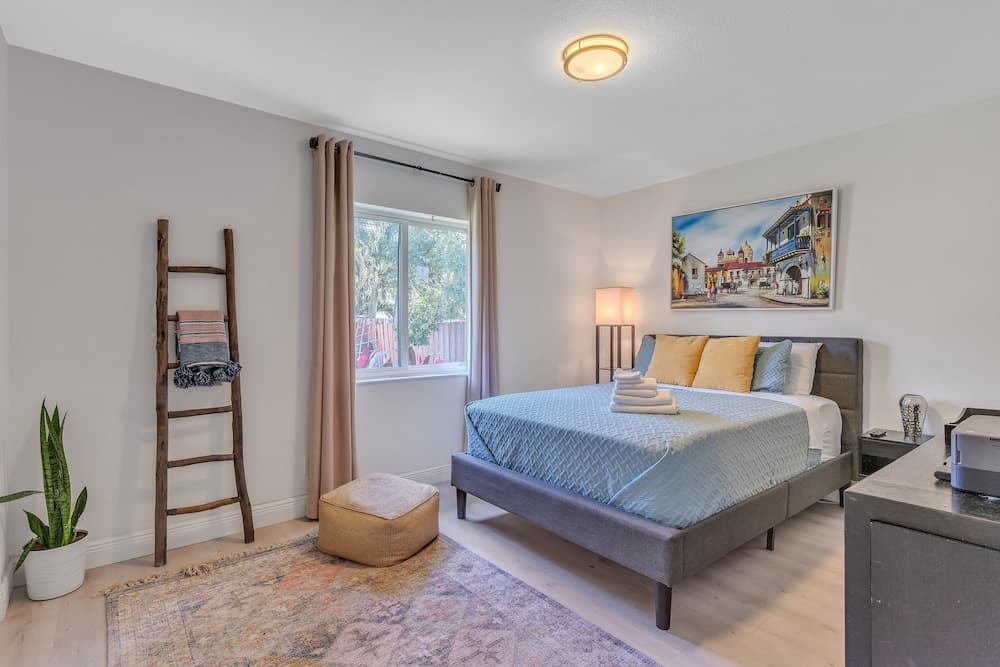 Lakeridge House- 4 Bedrooms/3 Bathroom Home by Redawning