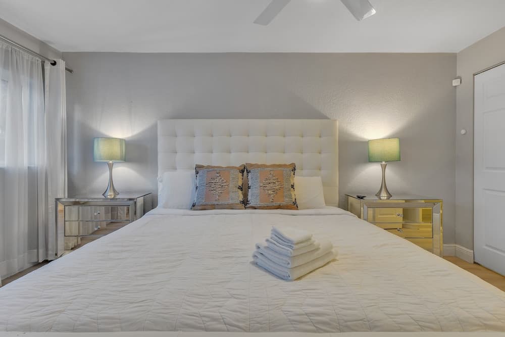 Lakeridge House- 4 Bedrooms/3 Bathroom Home by Redawning