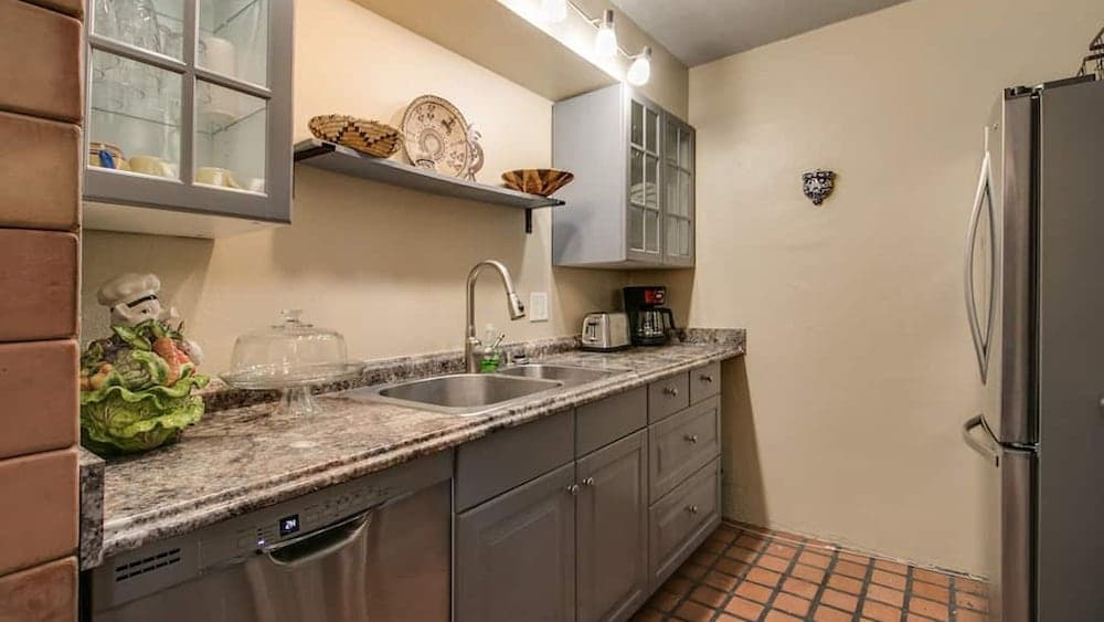 Charming 1-bdrm Condo Steps to Old Town Scottsdale