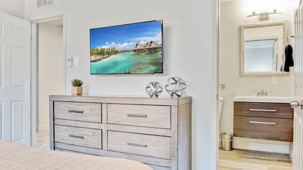 Amazing 4-bdrm W/backyard Paradise in Scottsdale!