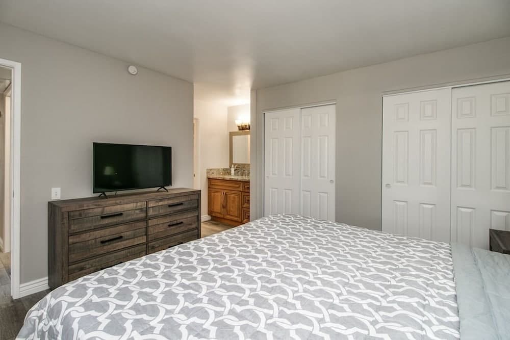 Stylish Updated 2 Bdrm Near Old Town Scottsdale!
