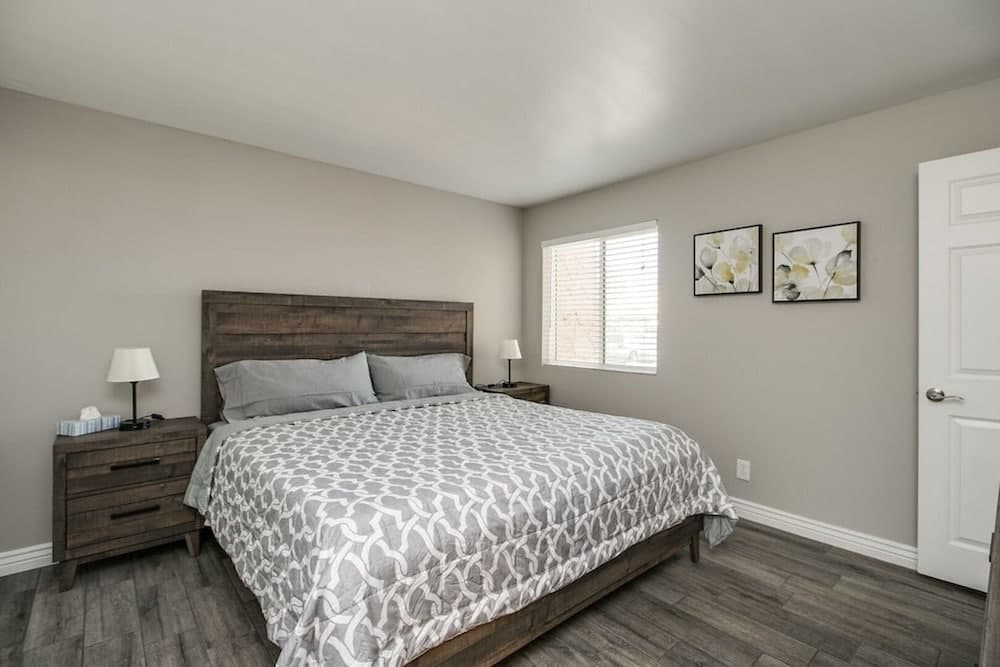 Stylish Updated 2 Bdrm Near Old Town Scottsdale!