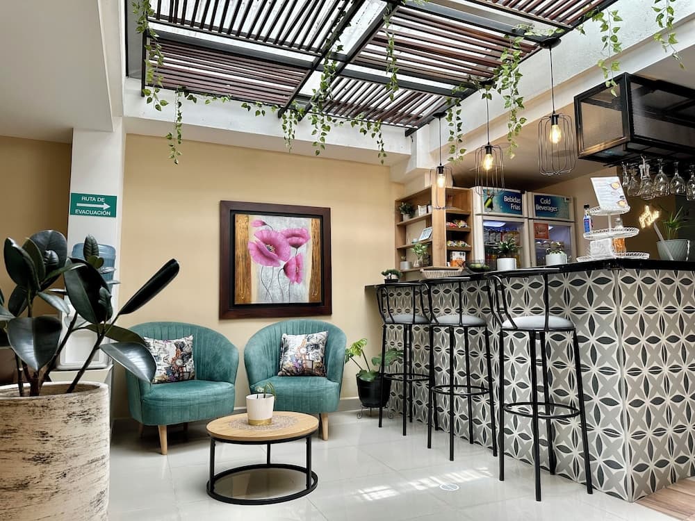 Laureles Guest House - LGH Hotel