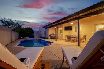 Luxury Lookout Canyon 5 Bdrm Stunner W/htd Pool!