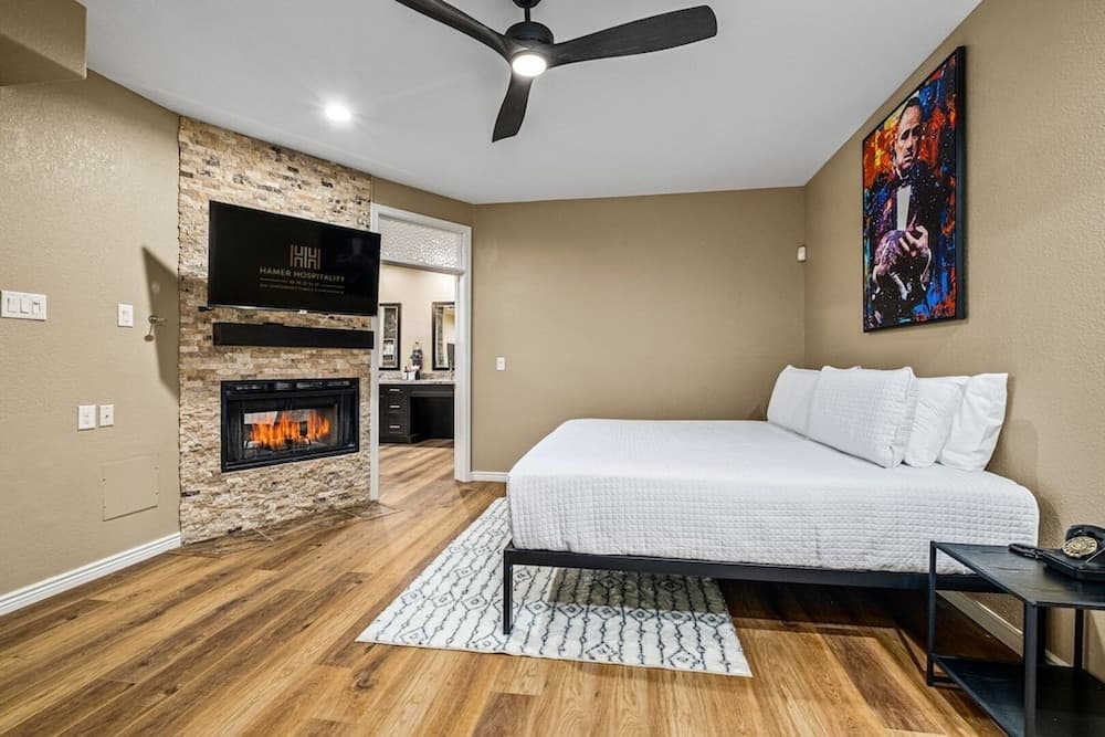 Luxury Lookout Canyon 5 Bdrm Stunner W/htd Pool!