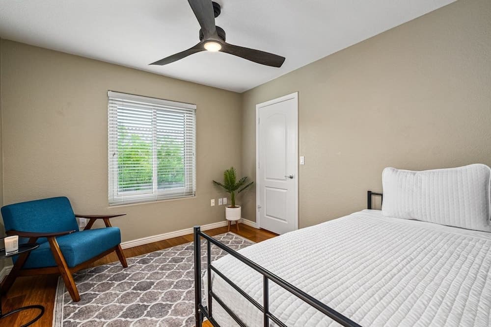 Luxury Lookout Canyon 5 Bdrm Stunner W/htd Pool!