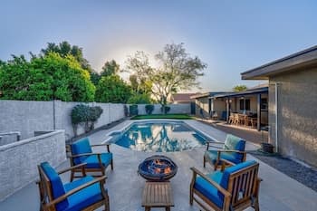 Entertainers Dream! 4 Bdrm / HTD Pool/ Games!