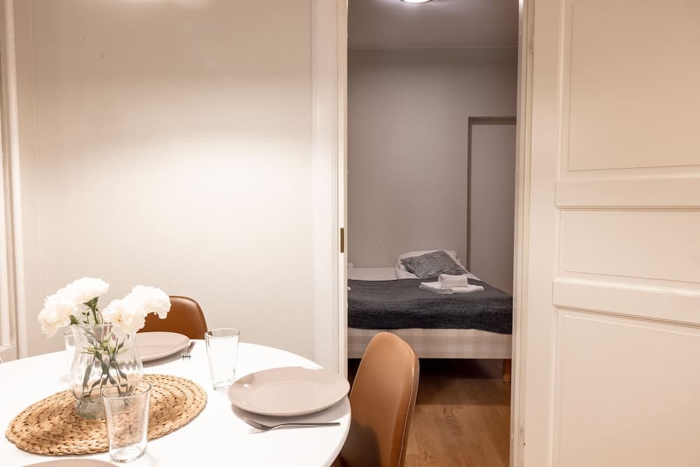 2ndhomes Center Home w Sauna & Balcony