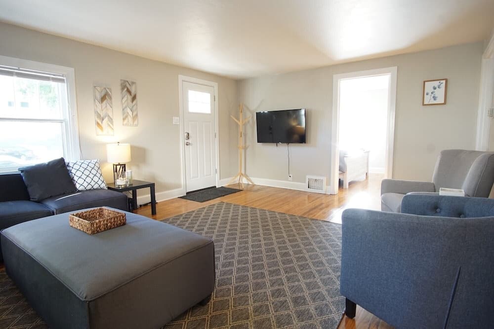 Beautiful Bungalow Next to Unc-free Cruiser Bikes!