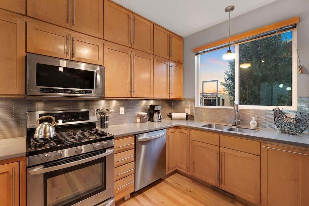 Sleek Home Near Old Town W/ Rftp Hot Tub & Mtn Views