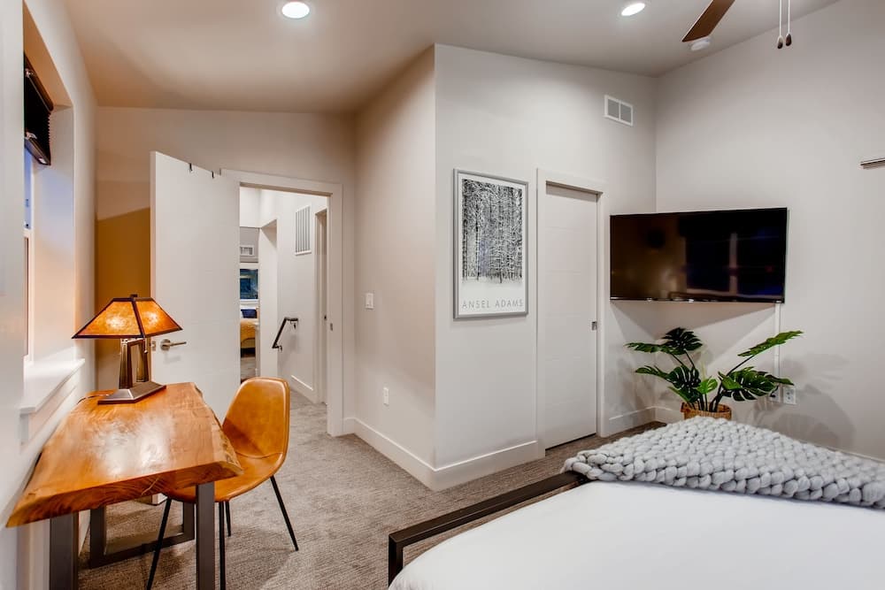 Old Town Swank - Brand New to Brewery District!