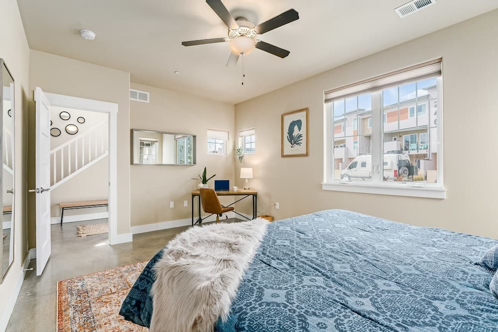 Spacious Home Near River – King Bd, Patio & Garage