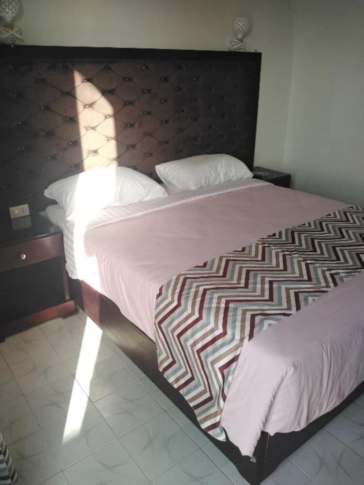 Dolphin Continental Hotel