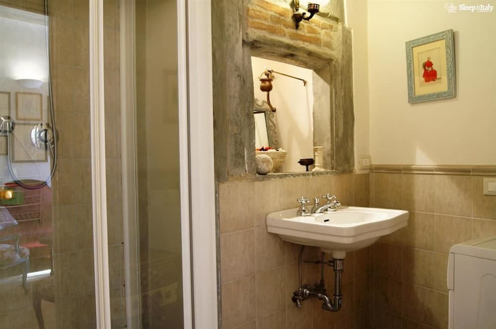 Appleorange 1 in Florence