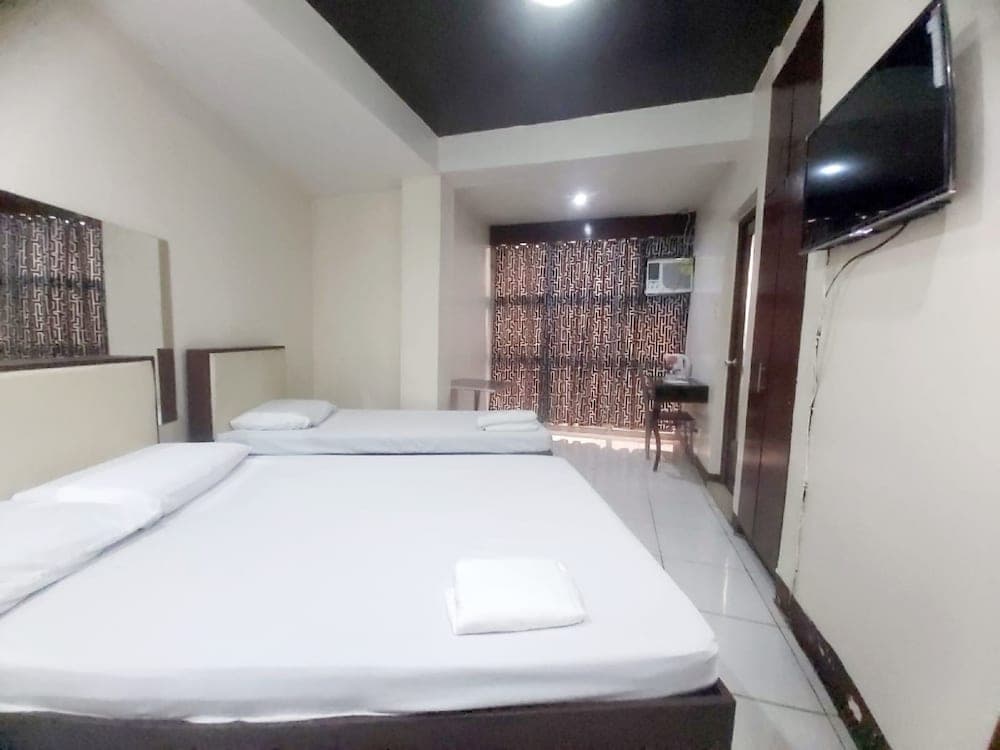 Cosmo Hotel Espana Near Ust