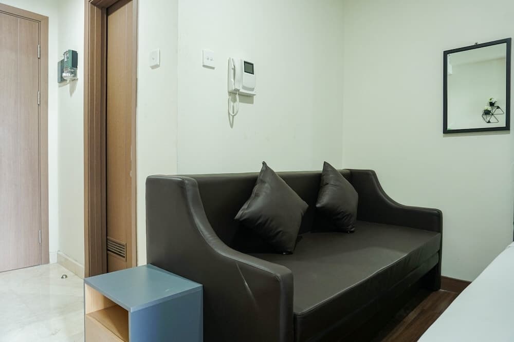 Fabulous Studio Room Puri Orchard Apartment