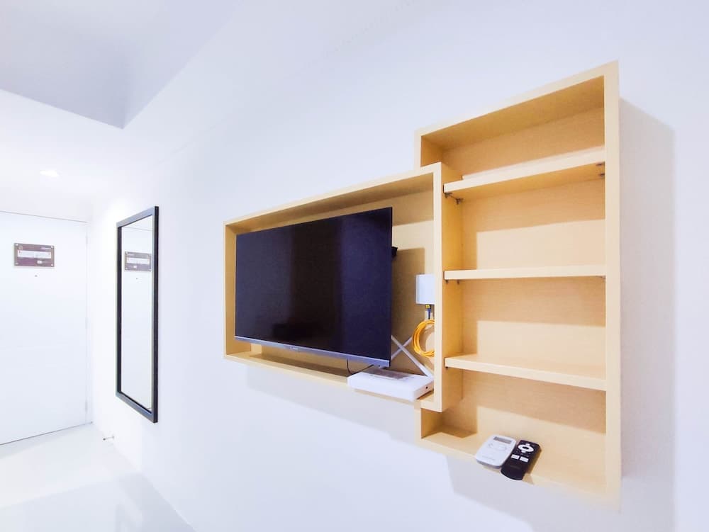 Cozy Studio At 9Th Floor Paltrow City Apartment