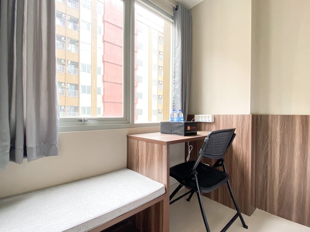 Modern Look Studio Room at LRT City Jatibening Apartment
