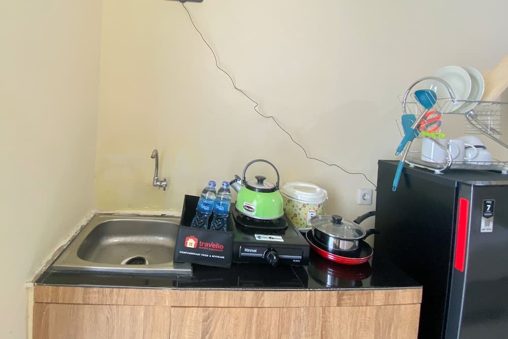 Fancy And Nice Studio At 18Th Floor Bassura City Apartment