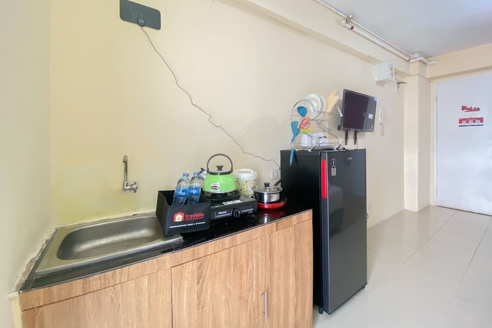 Fancy And Nice Studio At 18Th Floor Bassura City Apartment