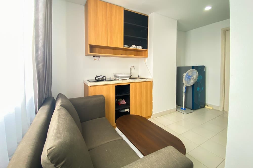 Comfort 1Br At Patraland Urbano Apartment