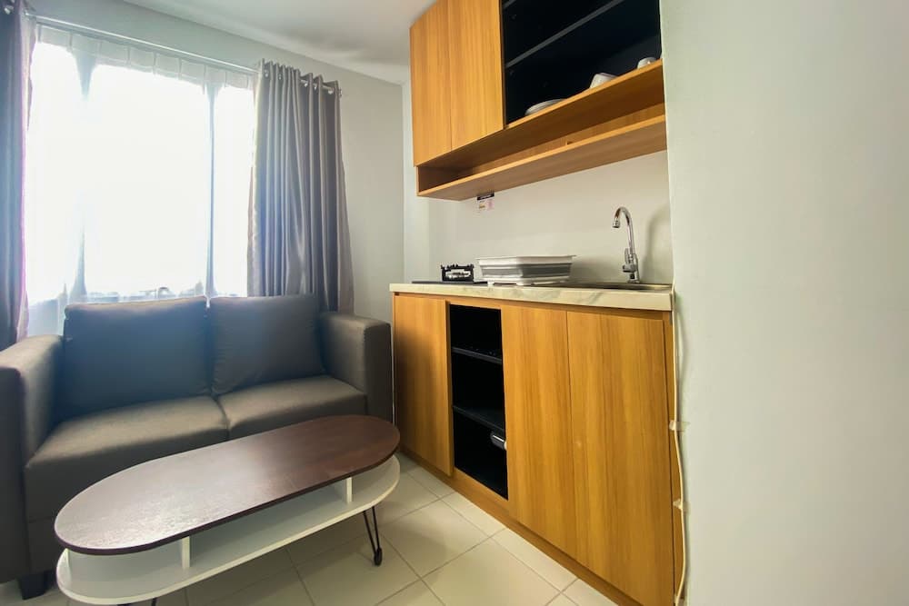 Comfort 1Br At Patraland Urbano Apartment