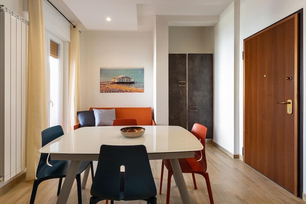 3136 Station House by Barbarhouse