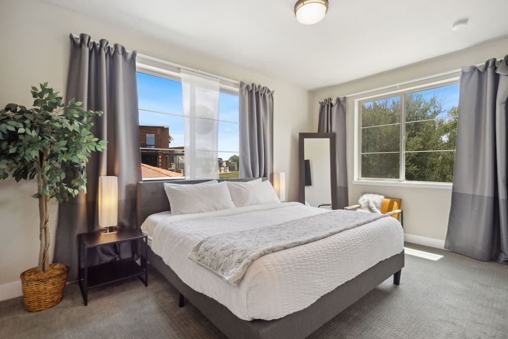 Swanky Townhome Near Old Town, Breweries and River