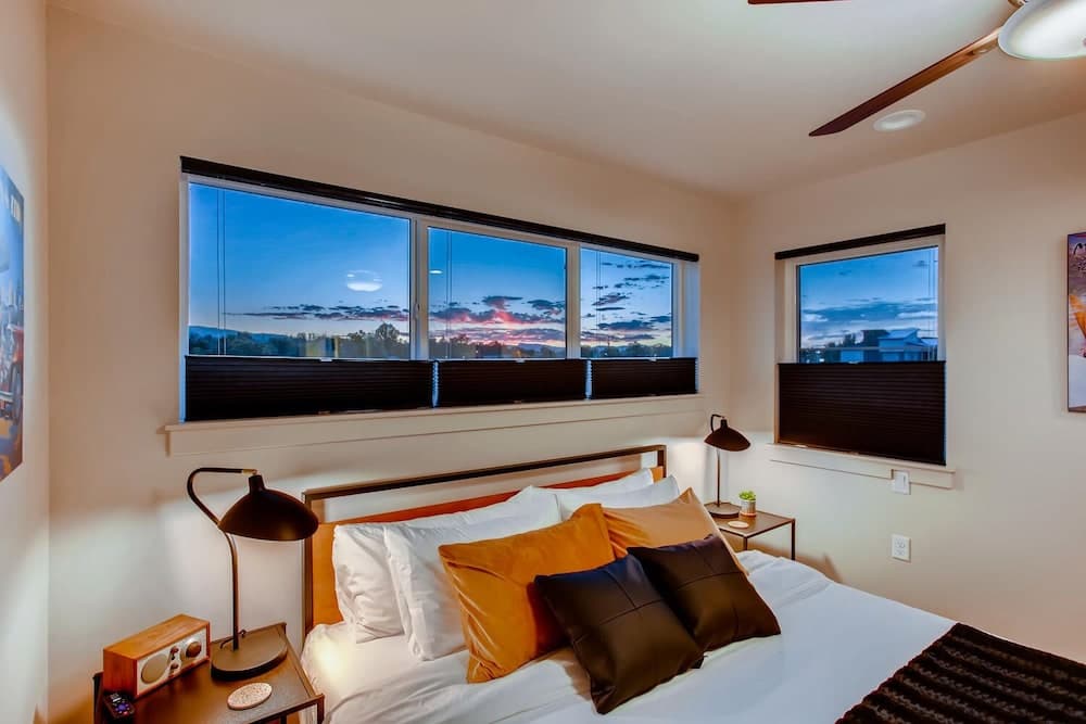 Elegant Townhome Near Old Town, Breweries and River!