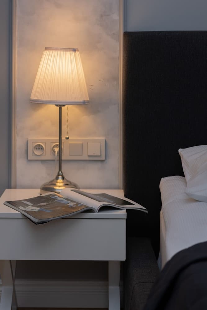 Warsaw 2 Bedrooms Apartment by Renters