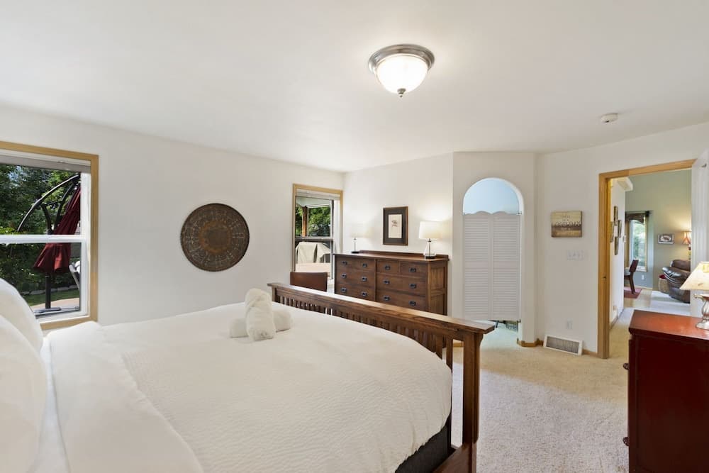 Parkside Gardens | Shady Private Yard W/ Hot Tub!